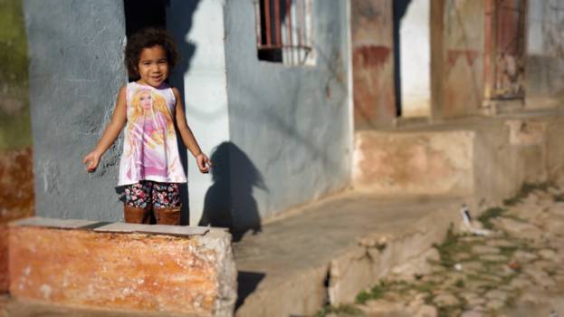 Trinidad (Cuba) - Meisje in de straten van Trinidad