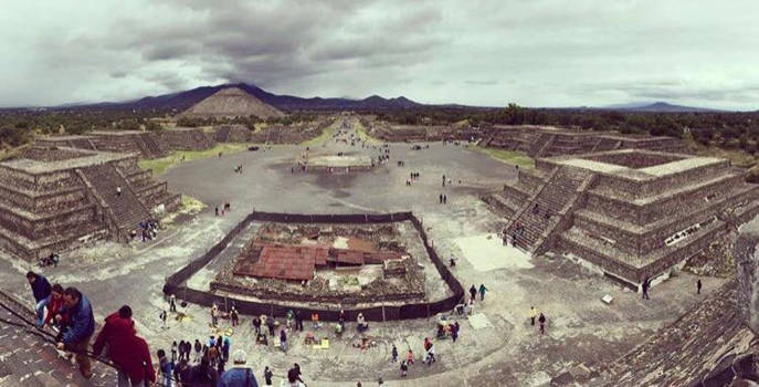 Mexico - Een van de prachtige Maya tempels in Mexico; Piramide del Sol.