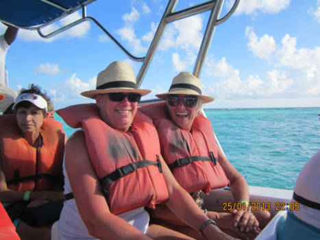 Dominicaanse Republiek - Zussen in n speedboot