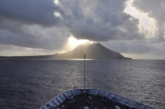 Curaçao - Het eiland saba vanaf marineschip Hrms Amsterdam waar ik werkzaam was