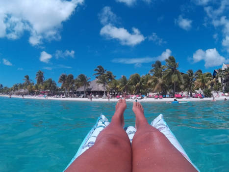 Curaçao - Relaxen op luchtbed met super uitzicht