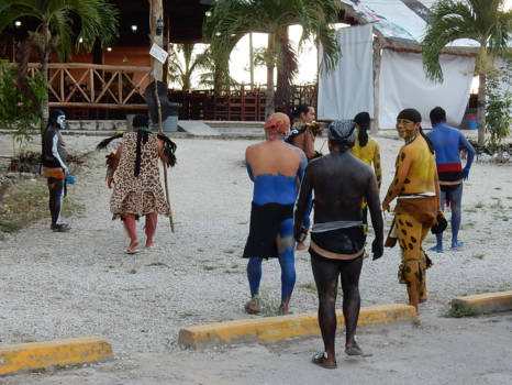 Mexico - Coba Maya Show - blauwe verf is op