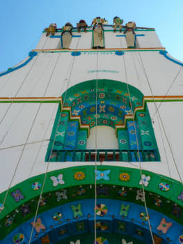 Mexico - Met zijn allen op een rijtje de kerk schilderen