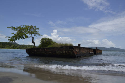 Puerto Viejo de Talamanca - Old port, old boat.