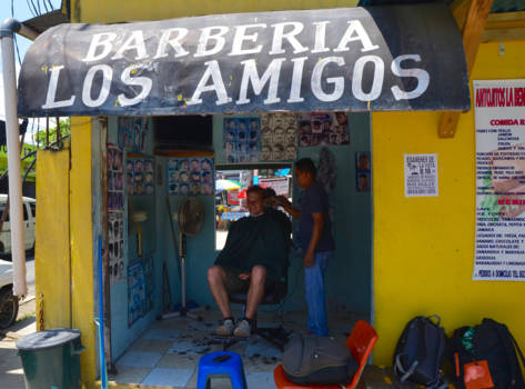 Río Dulce - Quick haircut before taking the boat to Livingston