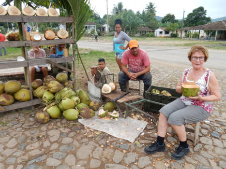 Trinidad (Cuba) - coconut-woman
