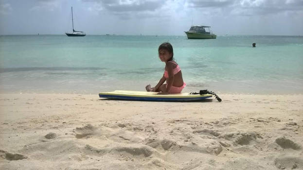 Aruba - Een verkoelende duik na een warme schooldag #surfergirl