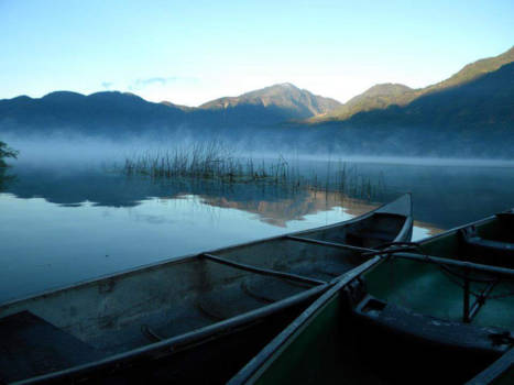 Lago de Atitlán - Misty morning