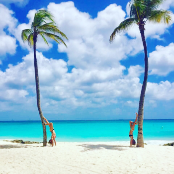 Aruba - Yoga on the beach