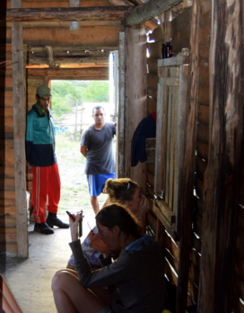 Cuba - De locale Cubaanse boertjes kregen geen genoeg van deze optuttende dames!!