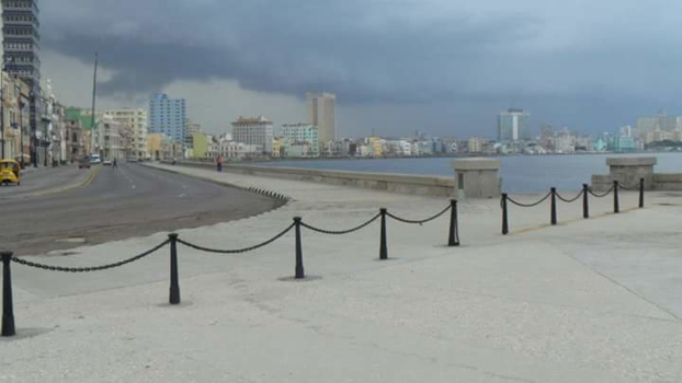 Havana - Onweer op komst aan de Malecon