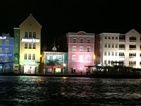 Willemstad - Beautiful & colorful curacao by night...❤️