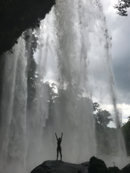 Mexico - Afkoelen onder de waterval Misol-Ha in Mexico!