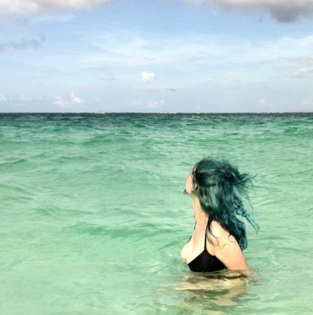 Mexico - Op reis met mijn lieve vriend, Tulum beach met mijn haar dezelfde kleur als het water