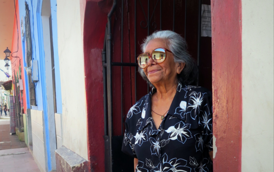 León - "Do you really think I am beautiful?"