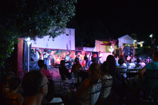 Cuba - Dansen op de trap in Trinidad