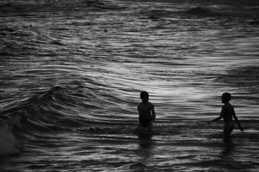 Panama - Kids and the sea