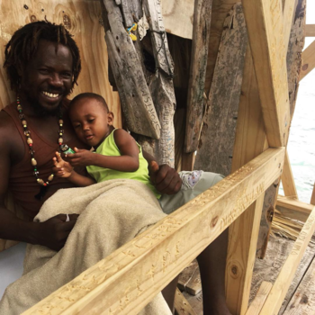 Jamaica - Deze man was aan het zingen voor zijn zoontje. Gevonden bij een bar ín de oceaan