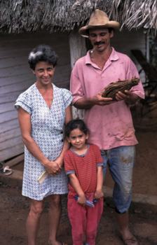 Cuba - Sigarenboer met ziin gezin.