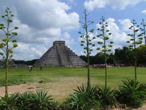 Mexico - Bezoek aan Chichén Itzá (Mexico); we waren jammer genoeg niet de enige bezoekers