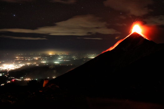 Guatemala - Lava spuwende Volcán de Fuego