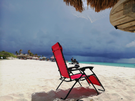 Aruba - Regen boven zee. Arashi Beach, Aruba