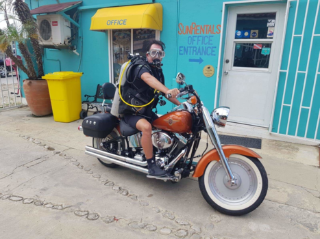 Bonaire - compleet in duikuitrusting naar de duikstek