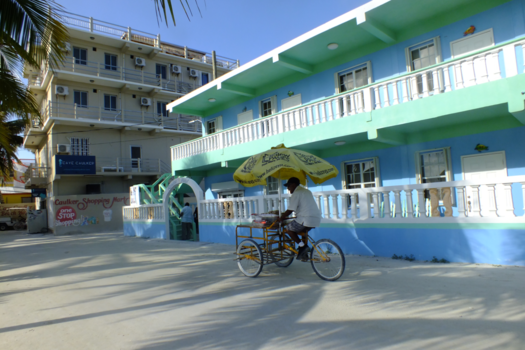 Caye Caulker - De plaatselijke kruidenier op de fiets