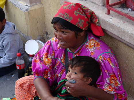 Mexico - Indianen in de Mexicaanse straten