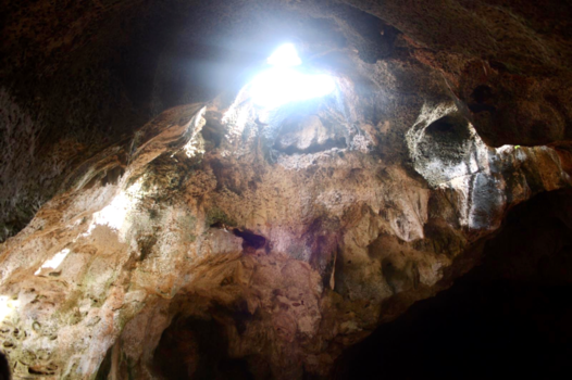 Aruba - sunshine in the caves