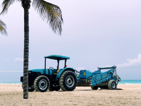 Playa del Carmen - Beach tractor