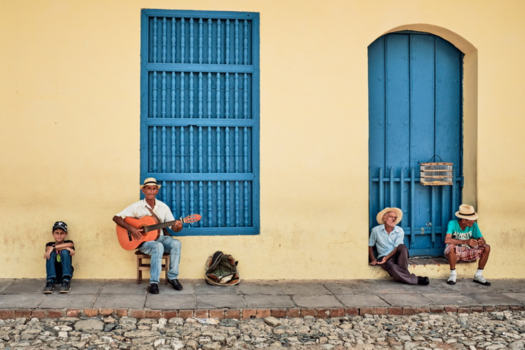 Cuba - Singing, smoking