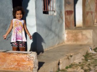 Trinidad (Cuba) - Meisje in de straten van Trinidad