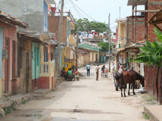 Cuba - Straatbeeld in een buitenwijk van Trinidad