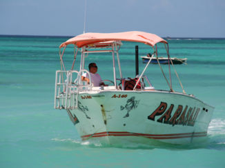 Aruba - De prachtige blauwe zee bij Bugaloe