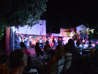 Cuba - Dansen op de trap in Trinidad