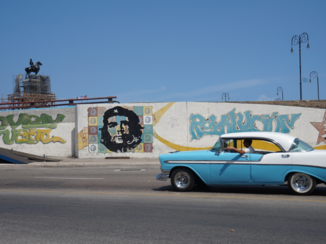 Havana - Oldtimer & Cubaanse street art