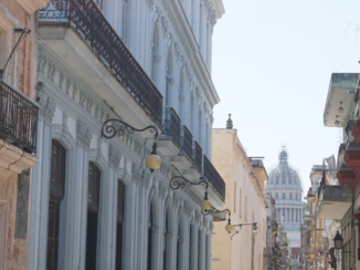 Havana - Havana Vieja: blik op het Capitolio