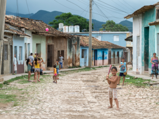 Trinidad (Cuba) - Spelende kinderen in de straten van Trinidad