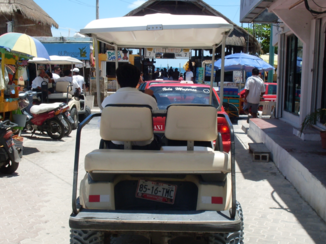 Mexico - Rondscheuren in een golfkar